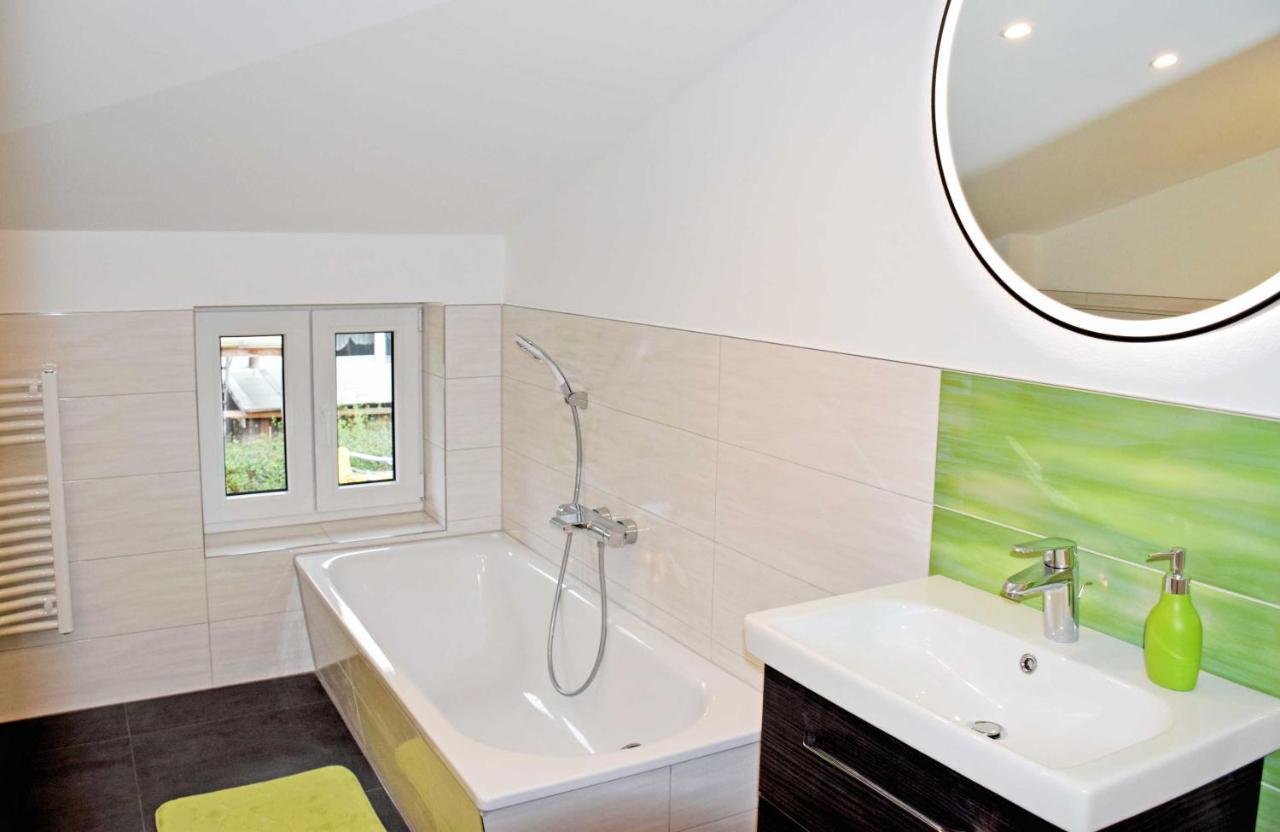 Ferienhaus zum Boddenstrand mit Kamin Groß Zicker Zimmer foto